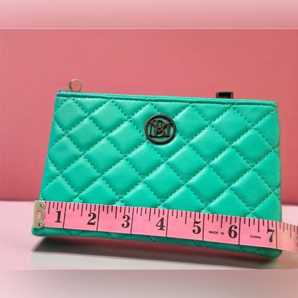 BADGLEY MISCHKA Vegan Leather Diamond Quilt Clutch/Wristlet Green New W Tags - Picture 4 of 6